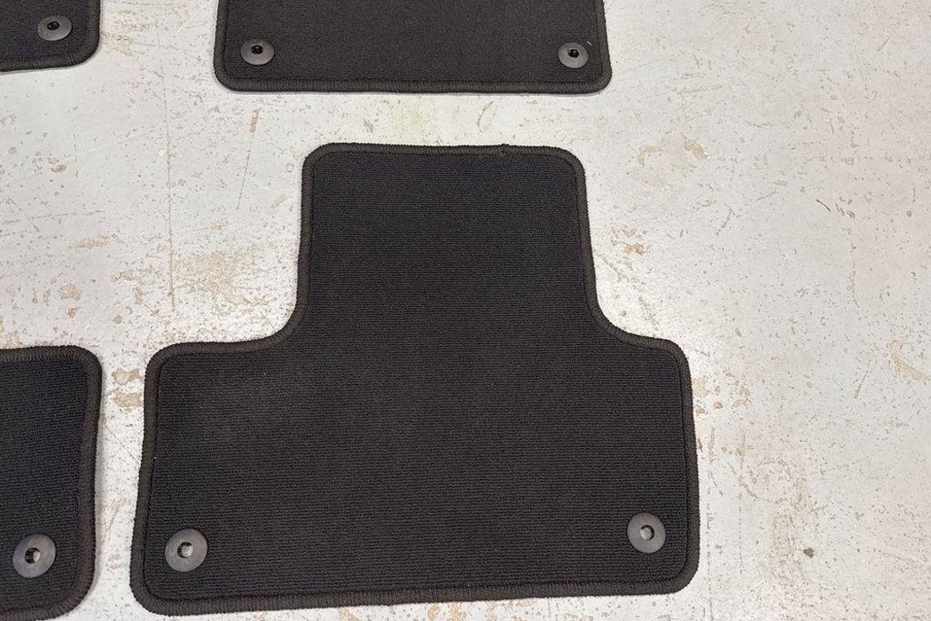 VOLVO XC60 2 generation (2017-2024) Floor Mat Set 32205519