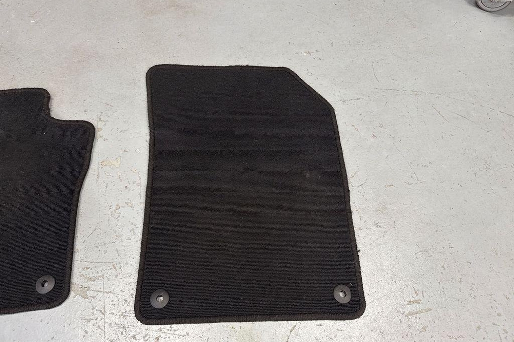 VOLVO XC60 2 generation (2017-2024) Floor Mat Set 32205519