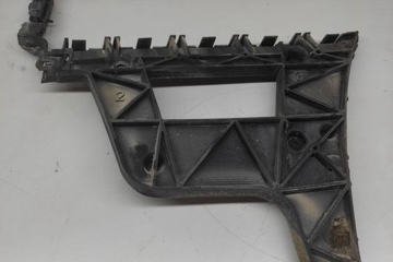 AUDI A4 B8/8K (2011-2016) Aizmugurējā labā bampera stiprinājums 8K9807454 31460260