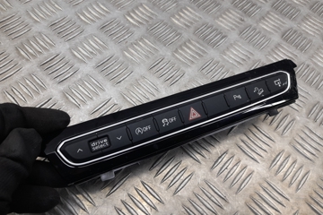 AUDI Q7 4M (2015-2024) кнопка опасности 4M0925301A 15489449