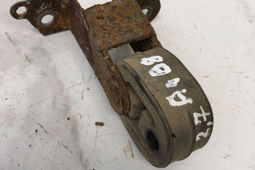 AUDI A4 B8/8K (2011-2016) Exhaust Hanger Bracket 3D0253147G 32207752