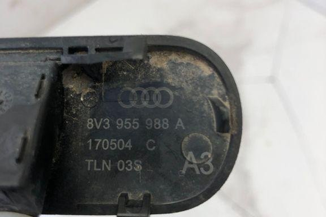 AUDI A3 8V (2012-2020) Форсунка ветрового стекла 170504,8V3955988A 32207927