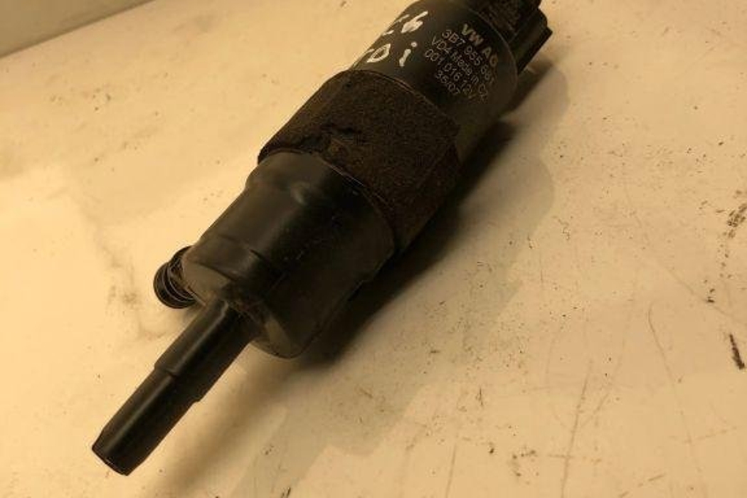 AUDI A6 C8/4K (2018-2024) Headlight washer motor 67126973097,67128377613,1209387,001016V,1J0973722A,1J0955681,67120154875,5ND955681,67128362157,MR911031,3B0955681A,1112804,3B7955681 32208797