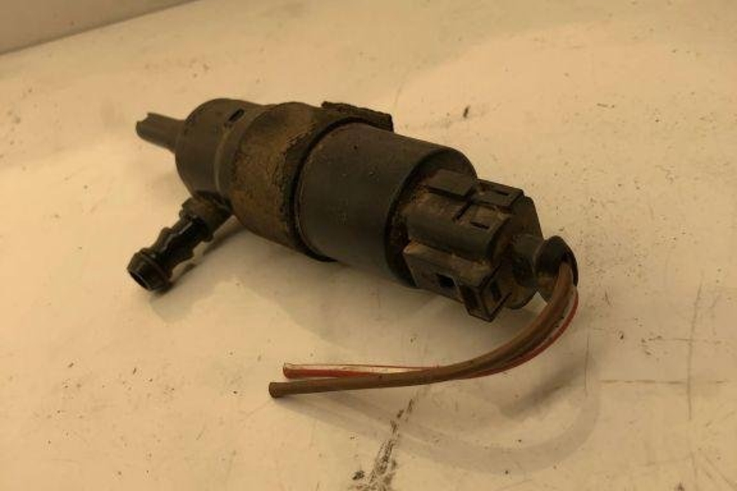 AUDI A6 C8/4K (2018-2024) Headlight washer motor 67126973097,67128377613,1209387,001016V,1J0973722A,1J0955681,67120154875,5ND955681,67128362157,MR911031,3B0955681A,1112804,3B7955681 32208797