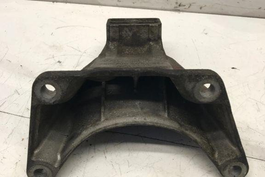 BMW 5 Series E60/E61 (2003-2010) Gearbox Mount Bracket 6761108,2231,24168110 32209292