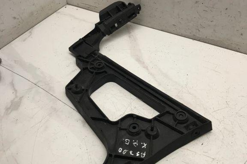 AUDI A5 8T (2007-2016) Aizmugurējā kreisā bampera stiprinājums 8T0807453B,8T0807453 32209517