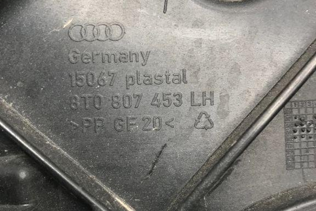 AUDI A5 8T (2007-2016) Aizmugurējā kreisā bampera stiprinājums 8T0807453B,8T0807453 32209517