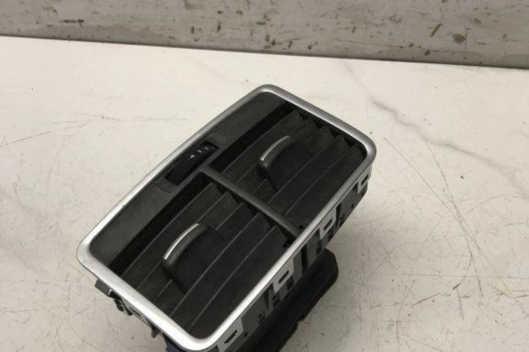 AUDI A6 C6/4F (2004-2011) Vzduchové mriežky stredovej konzoly 4F0819203B 32209842