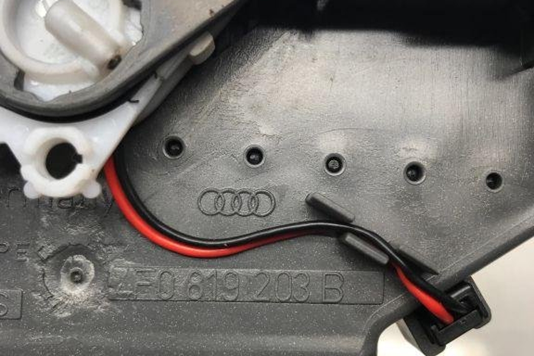 AUDI A6 C6/4F (2004-2011) Vzduchové mriežky stredovej konzoly 4F0819203B 32209842