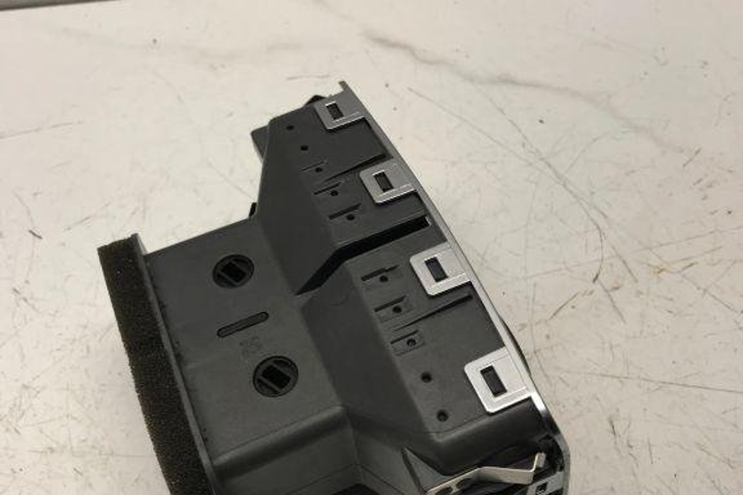 AUDI A6 C6/4F (2004-2011) Vzduchové mriežky stredovej konzoly 4F0819203B 32209842