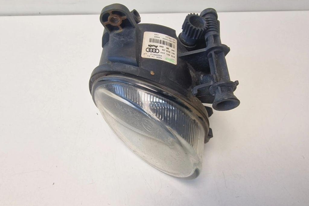 VOLKSWAGEN Passat B6 (2005-2010) Priekšējais labais miglas lukturis 8T0941699 31246900