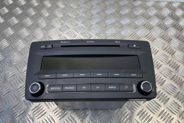 SKODA Octavia 1 generation (1996-2010) Mūzikas atskaņotājs ar Navigāciju / GPS 1Z0035161F 31249382