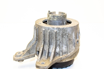 MERCEDES-BENZ C-Class W205/S205/C205 (2014-2023) Dzinēja stiprinājums/spilvens labajā pusē A2052406517 32144752