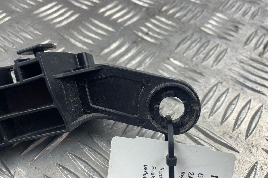 TOYOTA RAV4 5 generation (XA50) (2018-2024) Aizmugurējā labā bampera stiprinājums 5256242060 31580449