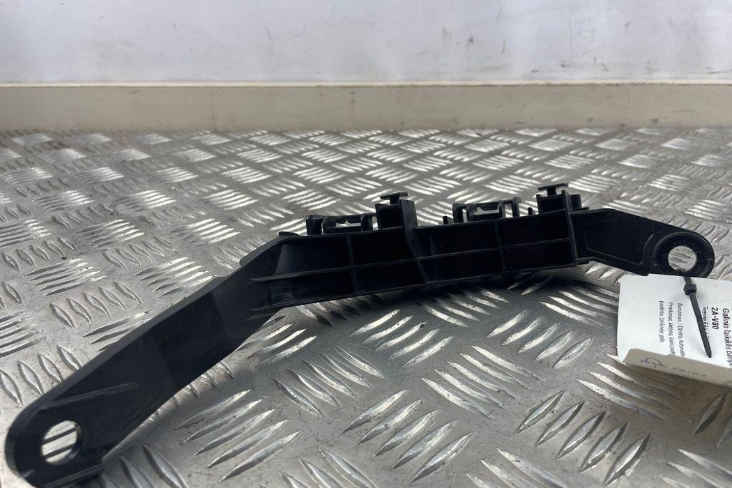 TOYOTA RAV4 5 generation (XA50) (2018-2024) Aizmugurējā labā bampera stiprinājums 5256242060 31580449