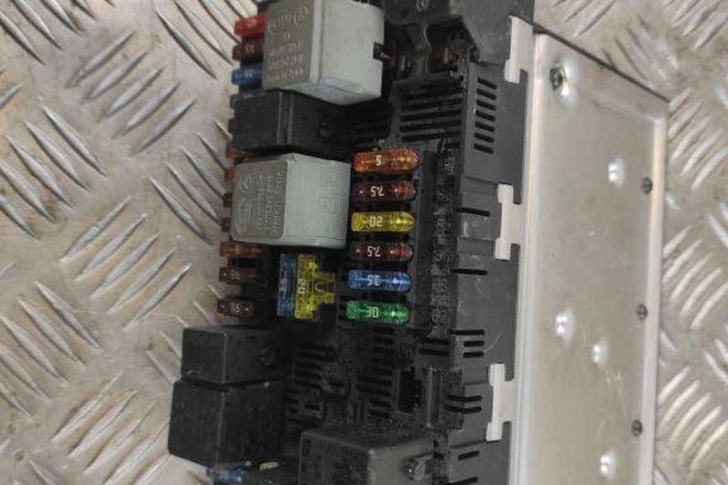 MERCEDES-BENZ E-Class W211/S211 (2002-2009) Fuse box 2115454201 31584734