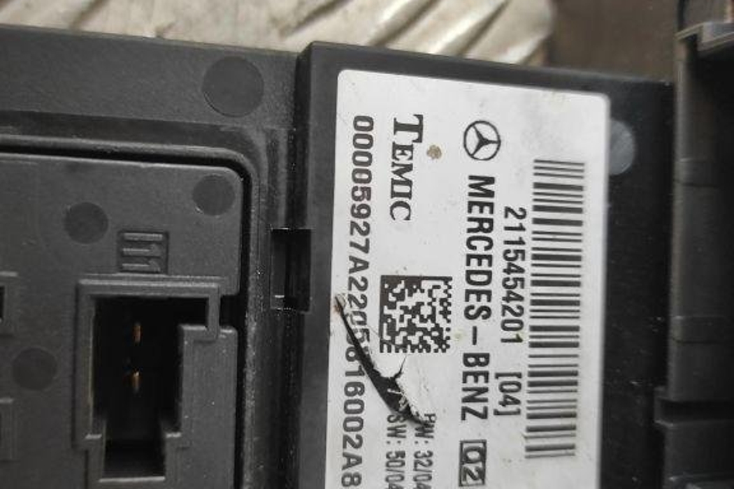 MERCEDES-BENZ E-Class W211/S211 (2002-2009) Fuse box 2115454201 31584734