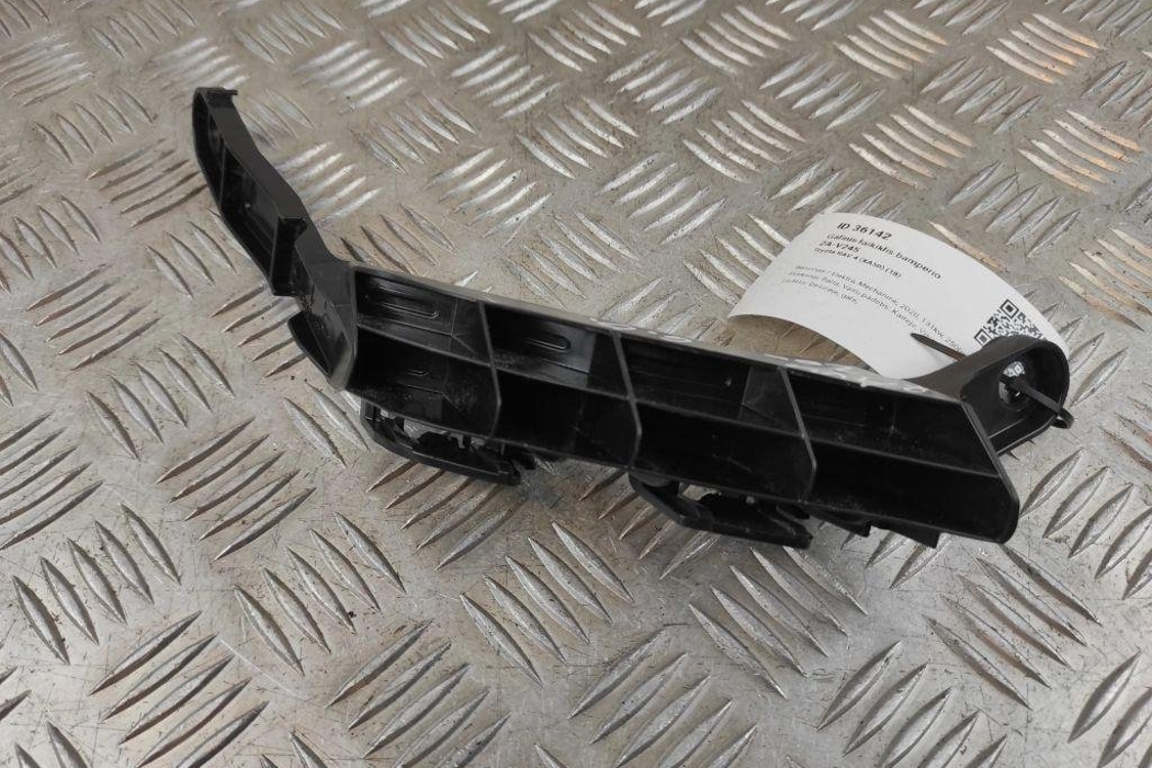 TOYOTA RAV4 5 generation (XA50) (2018-2024) Aizmugurējā labā bampera stiprinājums 5256242060 31604707