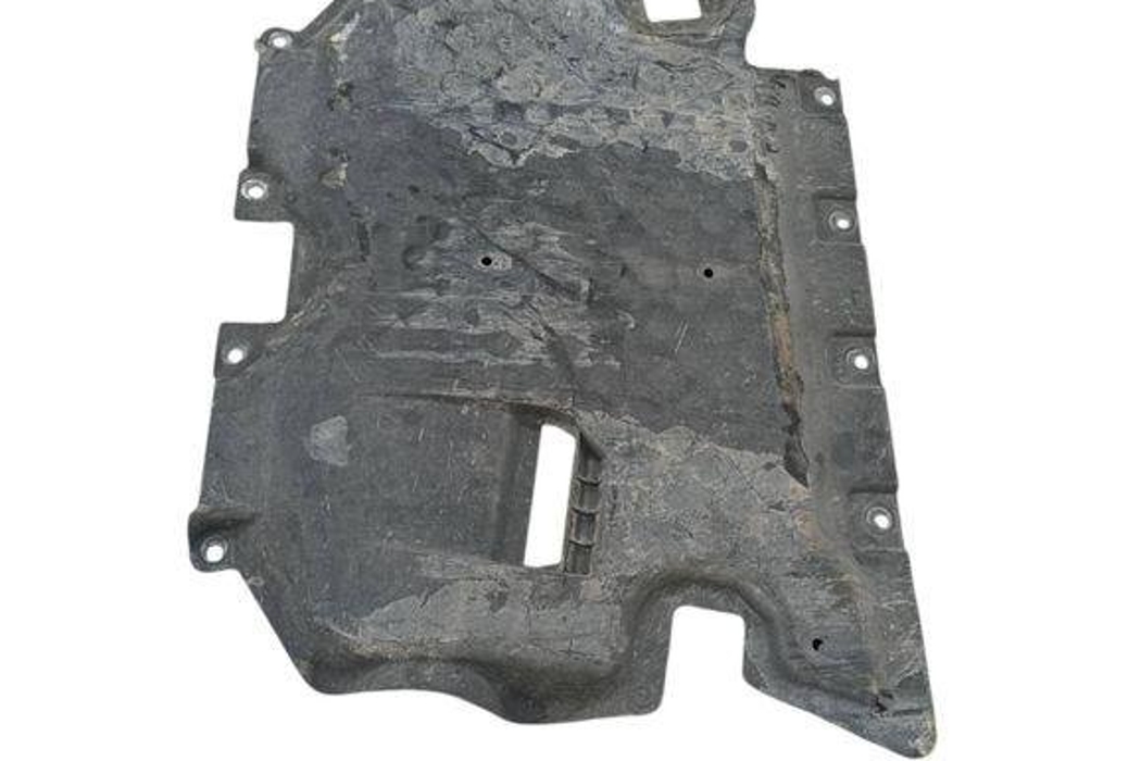 MERCEDES-BENZ C-Class W205/S205/C205 (2014-2023) Dzinēja apakšas aizsargs/panna A2055240200 30350495