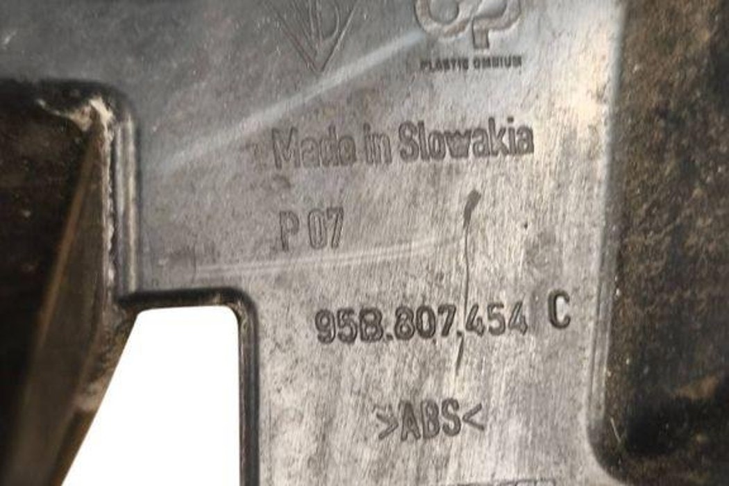 PORSCHE Macan 1 generation (2013-2023) Aizmugurējā labā bampera stiprinājums 95B807484A,95B807454C,95B807254C,95B807572A 32184459