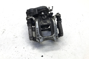 BMW 2 Series Active Tourer U06 (2021-2023) Aizmugurējais labais bremžu suports 6891066 30188616
