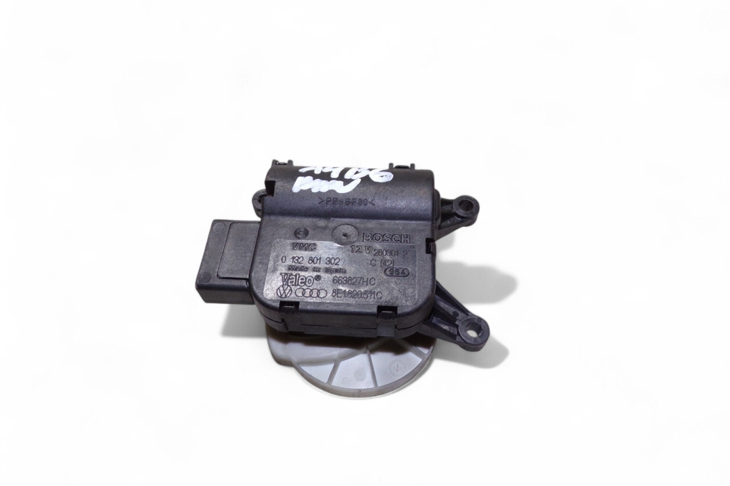 AUDI A4 B6/8E (2000-2005) Air flap motor 8E1820511C 30372382