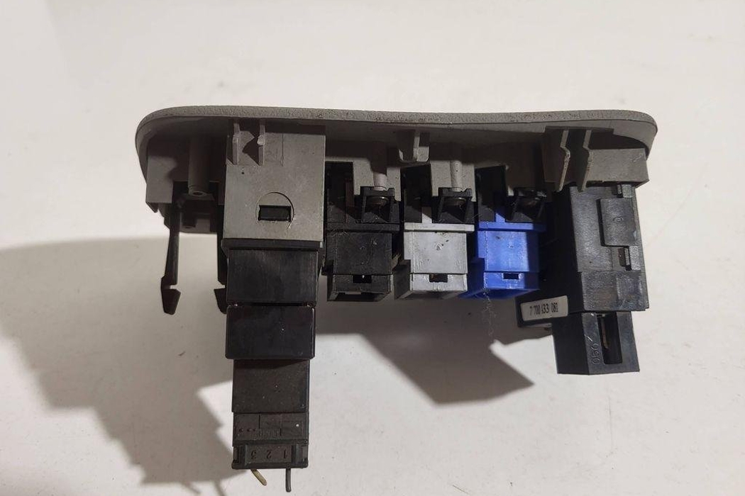 RENAULT Megane 1 generation (1995-2003) Switches 7700432429 31510679