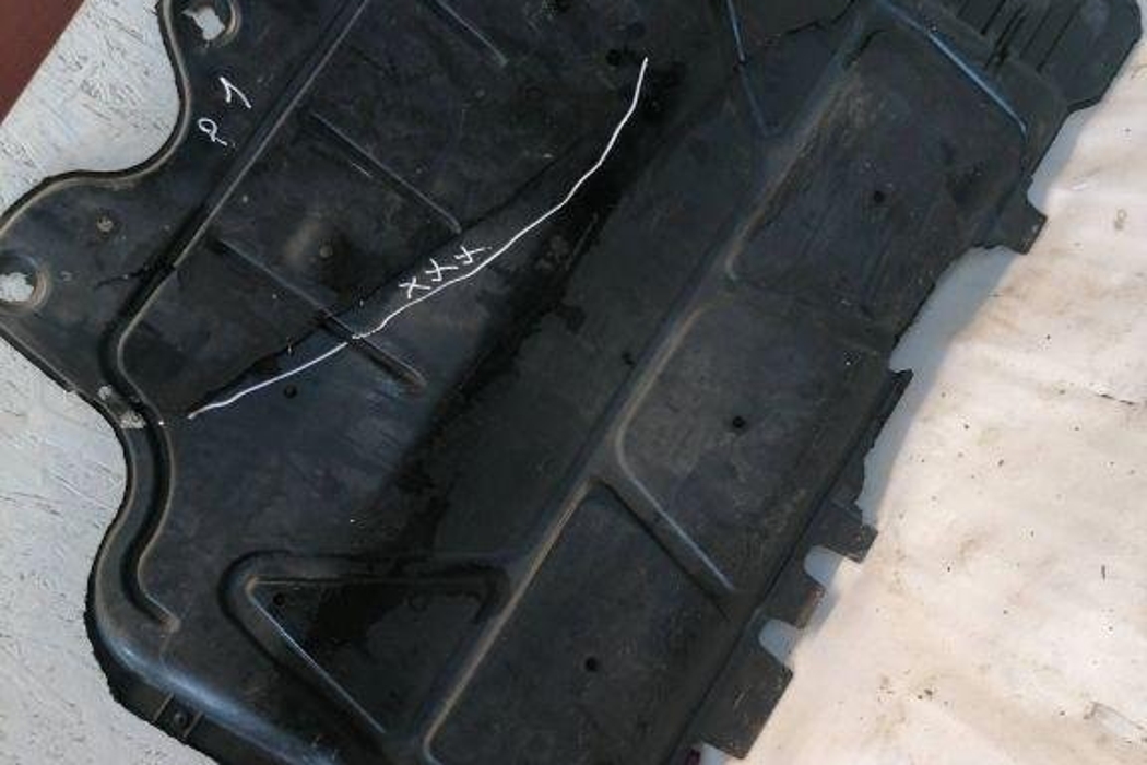 VOLKSWAGEN Passat B7 (2010-2015) Dzinēja apakšas aizsargs/panna 5q0825236 32127132