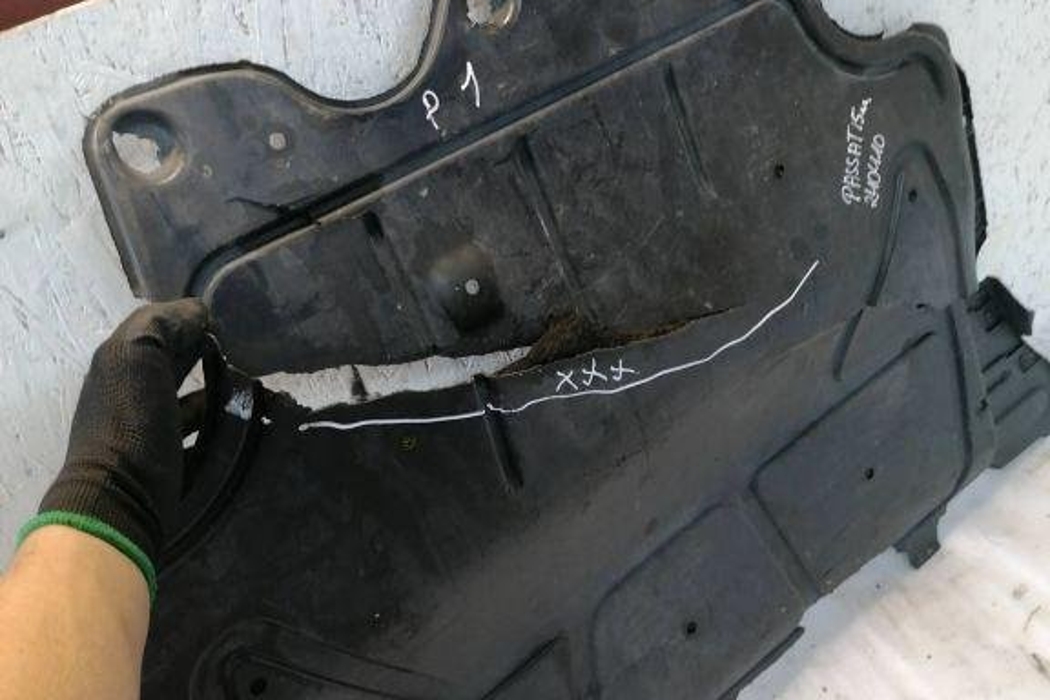 VOLKSWAGEN Passat B7 (2010-2015) Dzinēja apakšas aizsargs/panna 5q0825236 32127132