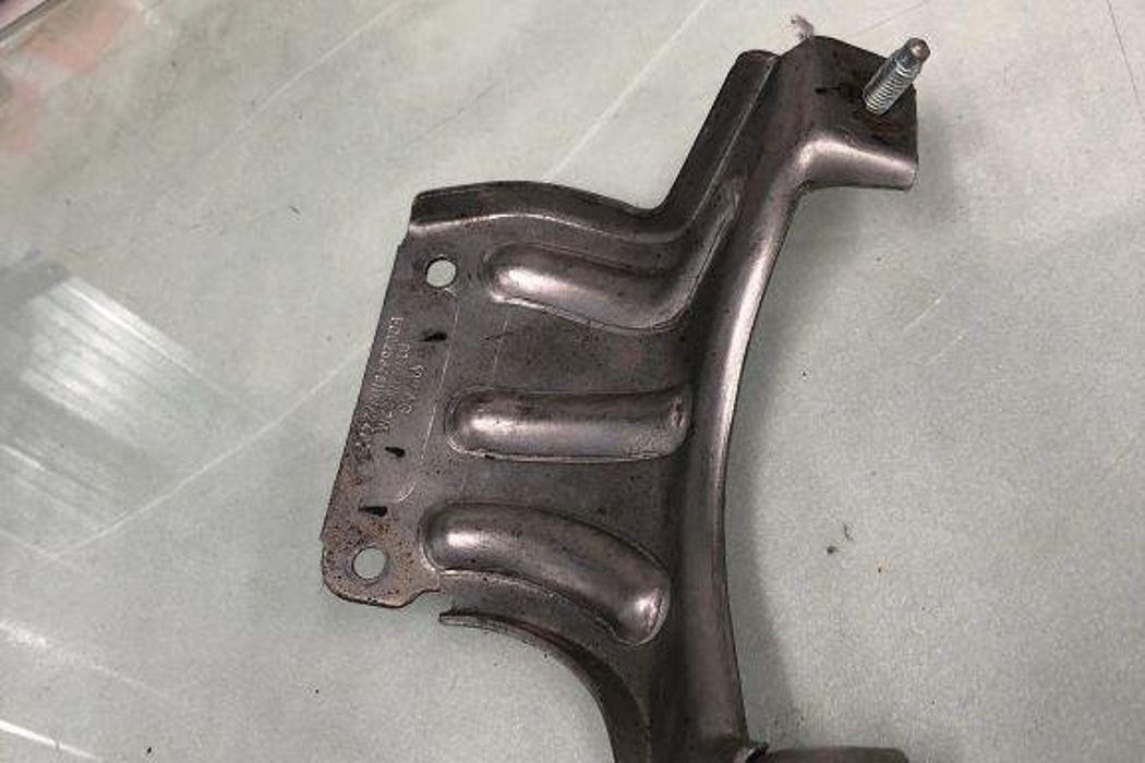 SEAT Arona 1 generation (2017-2024) Exhaust Hanger Bracket 5q0253461b 32130616
