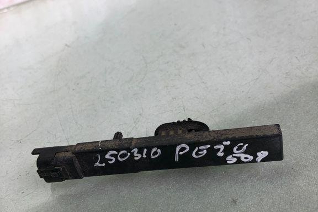 PEUGEOT 508 2 generation (2018-2023) Антенна бесключевого доступа E1136485 32136940