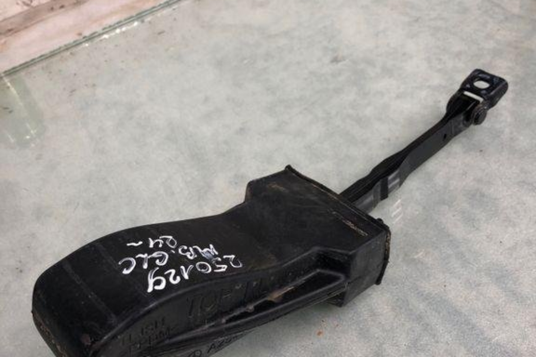 MERCEDES-BENZ GLC X253 (2015-2024) Rear Right Door Limiter A2547302100 32137564