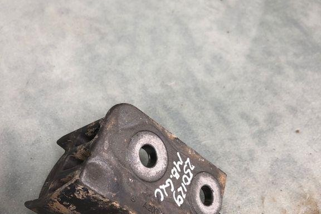 MERCEDES-BENZ GLC X253 (2015-2024) Exhaust Hanger Bracket A2064920800 32137569
