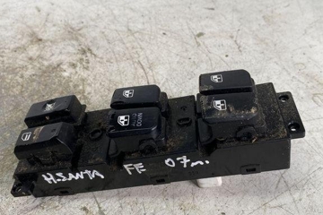 HYUNDAI Santa Fe CM (2006-2013) Aizmugurējo kreiso durvju loga pacēlāja slēdži 32118609