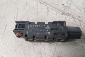AUDI A4 B7/8E (2004-2008) Задний правый датчик удара 8E0959651A 31451631