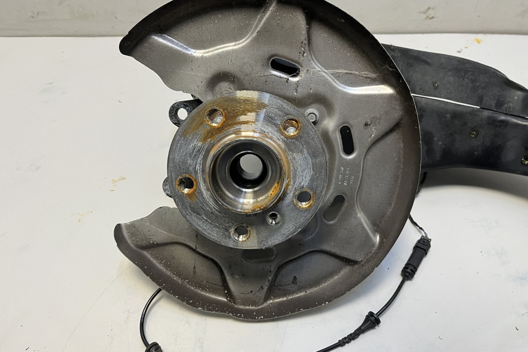 BMW X1 F48/F49 (2015-2023) Rear Left Suspension 8842879,6898963,6886761,6861693,6895885,6884693,6851563,6870773,6865211,6851569,6872298,7646867,6851589 30381341