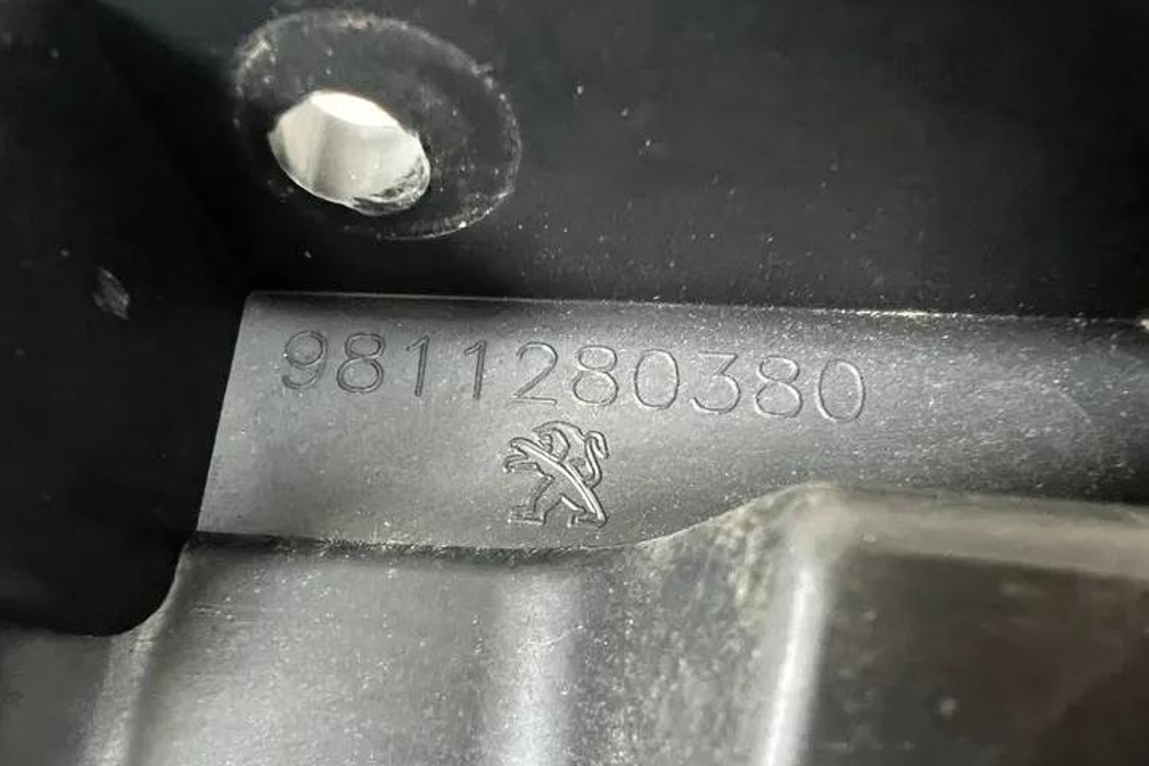 PEUGEOT 3008 2 generation (2017-2023) Aizmugurējā kreisā bampera stiprinājums 9811280380 24751157