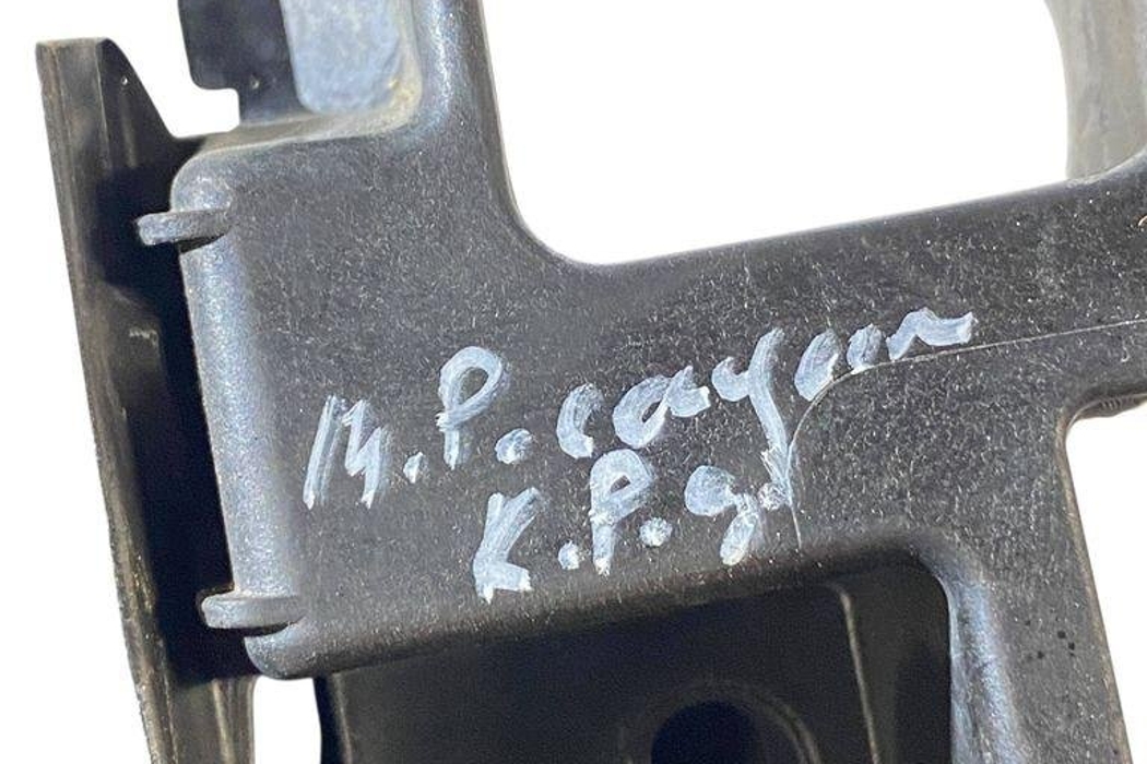 PORSCHE Cayenne 958 (2010-2018) Aizmugurējā kreisā bampera stiprinājums 7P5807483 31265465