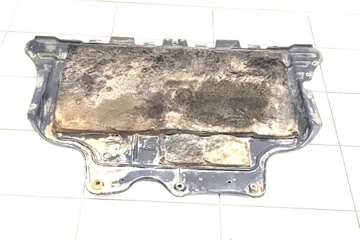 VOLKSWAGEN Touran 3 generation (2015-2023) Dzinēja apakšas aizsargs/panna 5Q0825236 29391393