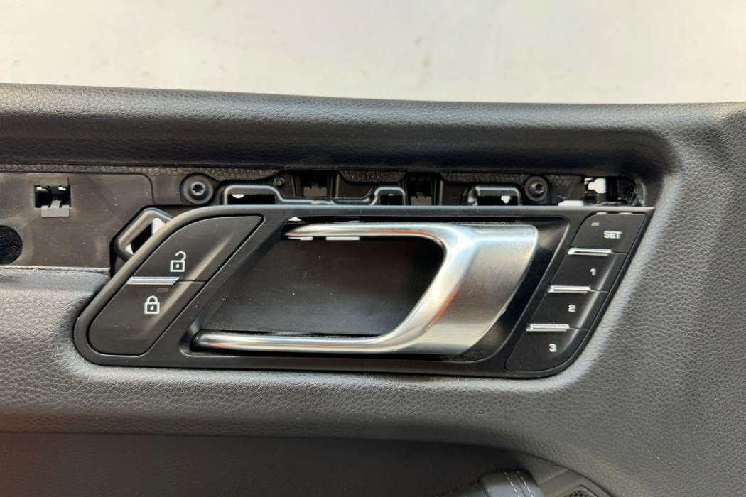 PORSCHE Macan 1 generation (2013-2023) Front Left Door Panel 95B867011 31123728