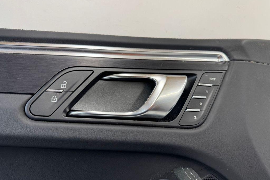 PORSCHE Macan 1 generation (2013-2023) Обшивка передней левой двери 95B867011A 31126668