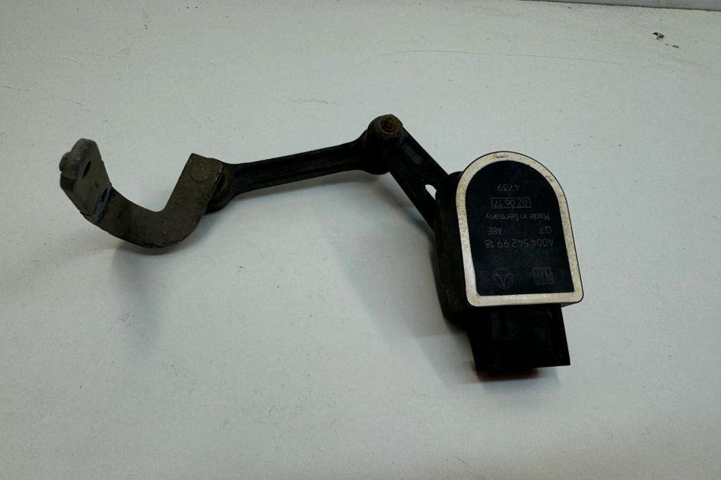 MERCEDES-BENZ GLS-Class X166 (2015-2020) Rear Right Height Level Sensor A0045429918 31127535