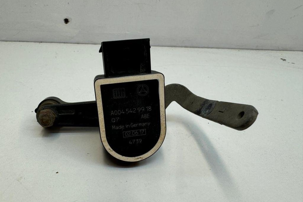 MERCEDES-BENZ GLS-Class X166 (2015-2020) Rear Right Height Level Sensor A0045429918 31127535