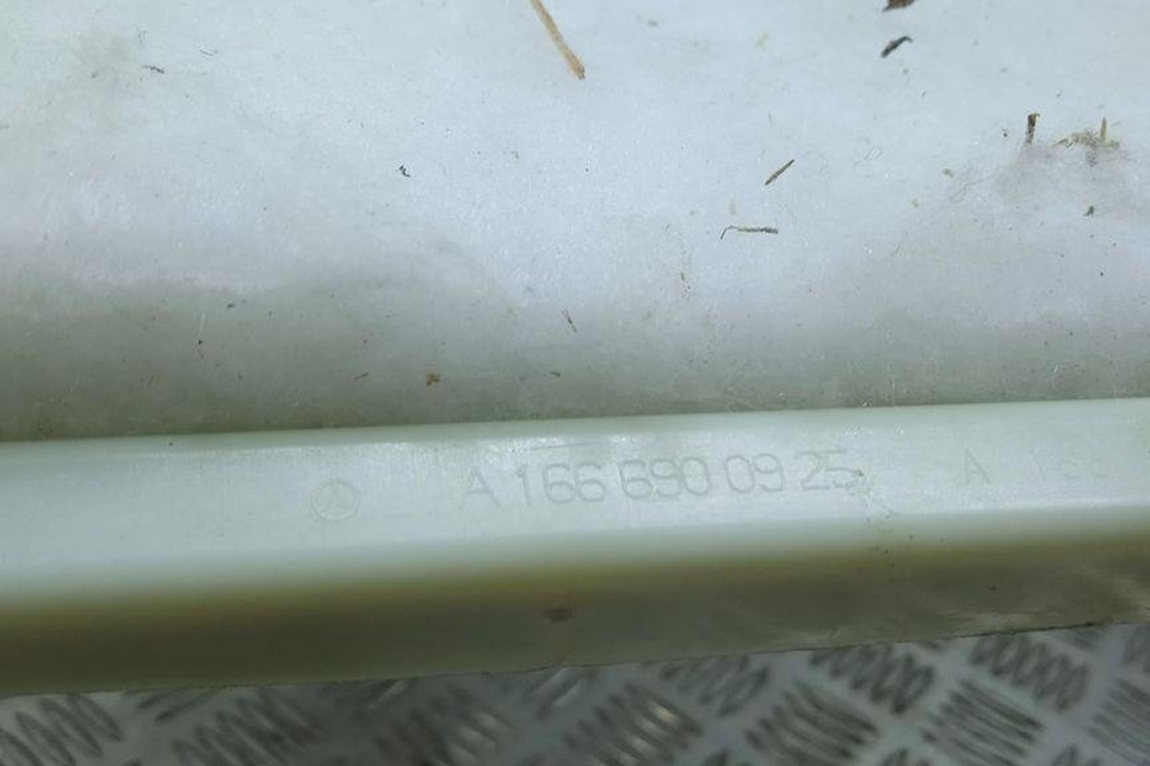 MERCEDES-BENZ GLE W166 (2015-2018) Aizmugurējā kreisā statnes apdare A1666900925 31130990