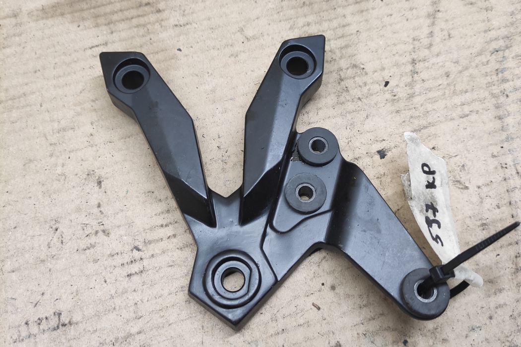 Q取引 KAWASAKI Z Front left side footrest hanger bracket