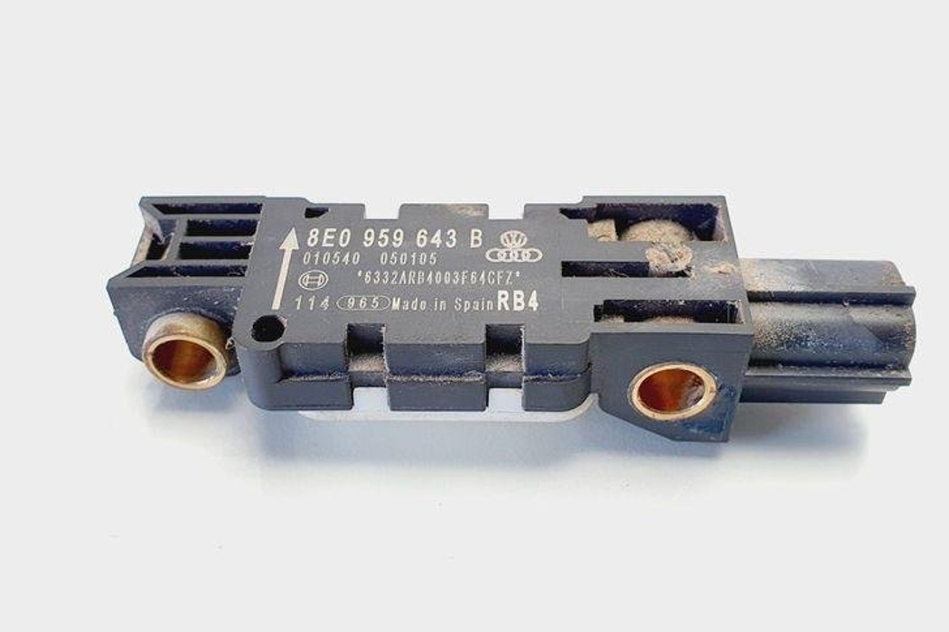 AUDI A4 B7/8E (2004-2008) Боковой датчик удара левый 050105,8E0959643B 31065767