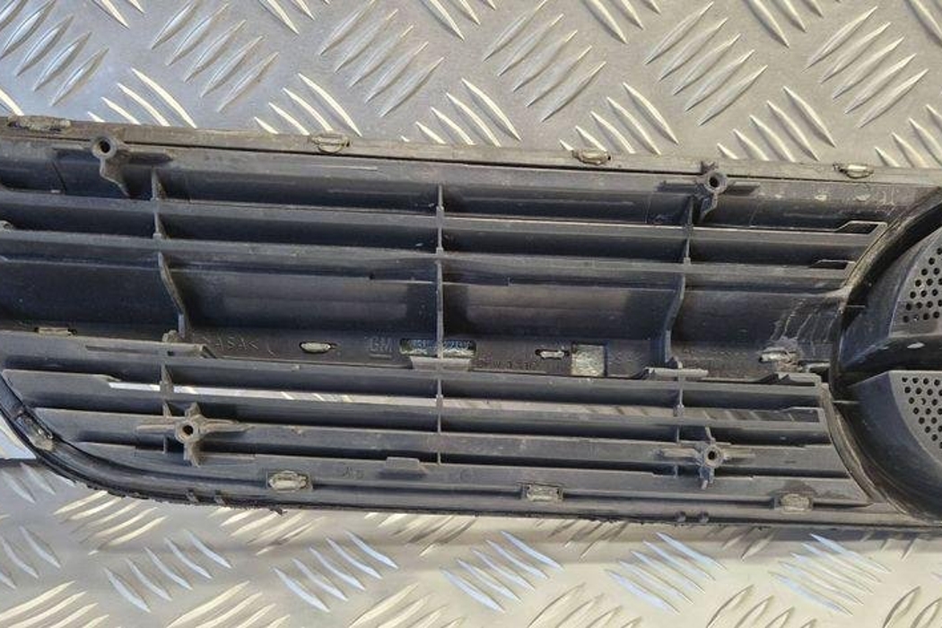 OPEL Vectra C (2002-2005) Radiatora reste 13106811,464192822 31071098