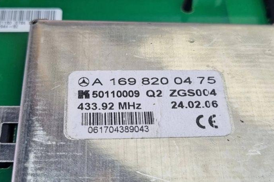 MERCEDES-BENZ B-Class W245 (2005-2011) Bootlid Antenna Amplifier A1698200475 31107463