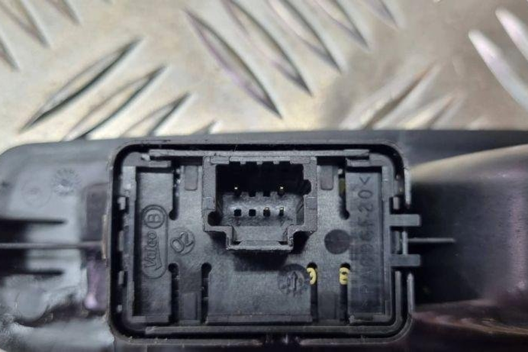 RENAULT Megane 3 generation (2008-2020) Кнопка стеклоподъемника задней левой двери 829500004R 31109943
