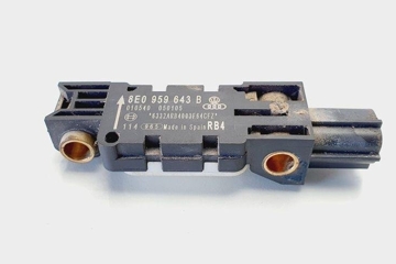 AUDI A4 B7/8E (2004-2008) Боковой датчик удара левый 050105,8E0959643B 31065767
